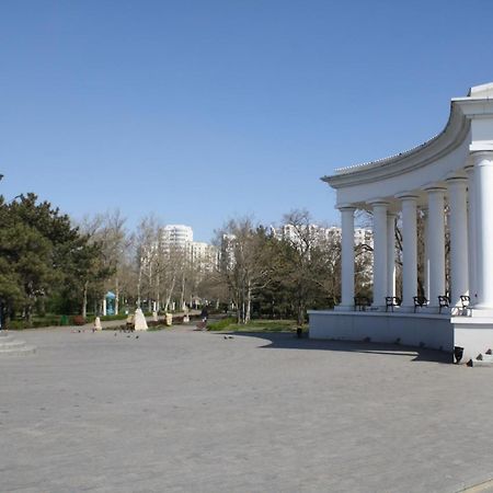 Двухкомнатная квартира 900м от моря отчетные док Чорноморськ Екстер'єр фото
